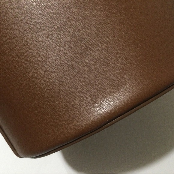 Vasic Eden Leather Bucket Bag - Picture 14 of 15